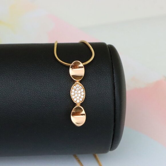 "Rose Gold Pendant with Sparkling Center, Elegant Gold-Plated Design, XPPT1602 - Picture 5 of 13